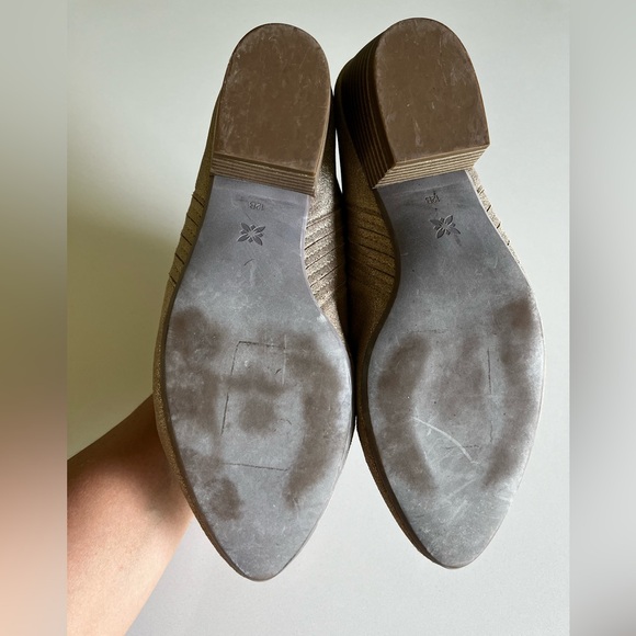 BCBG Lori Metallic Gold Leather Mule Ladies Size 12 - Picture 10 of 10